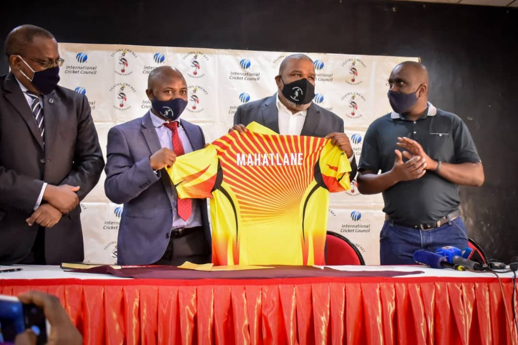 Association officials and new coach Laurence Mahatlane during the unveiling (Photo: Uganda Cricket Association)