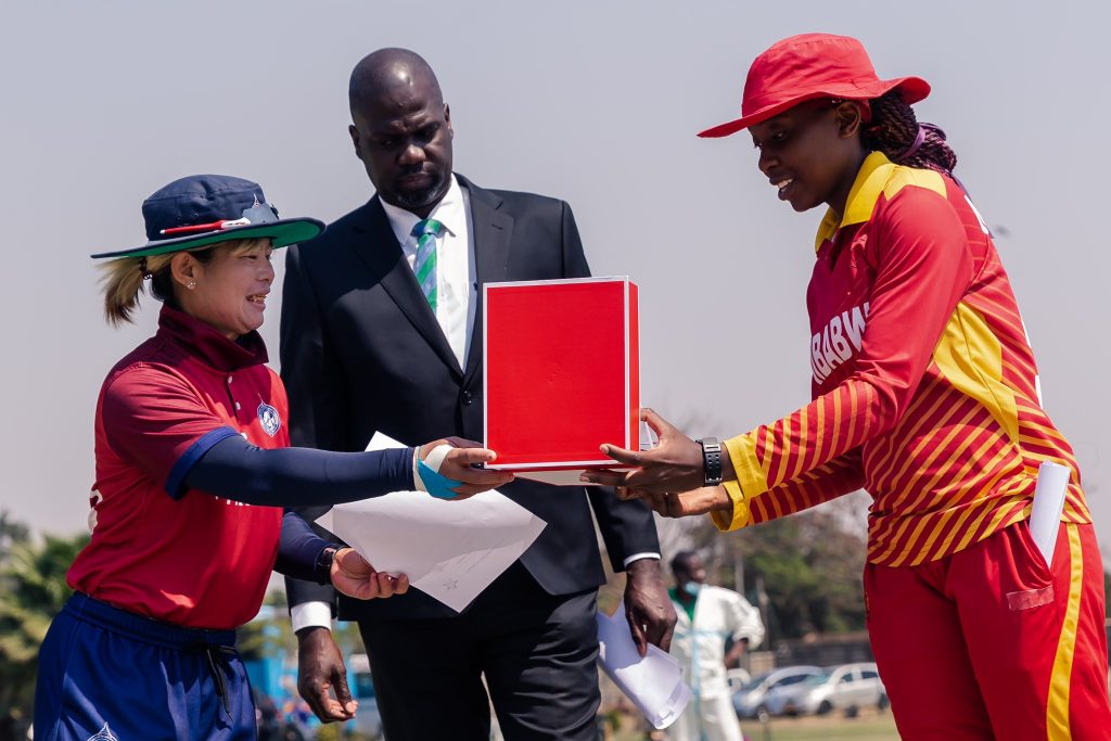 Naruemol Chaiwai and Mary-Anne Musonda at the start of the first T20I